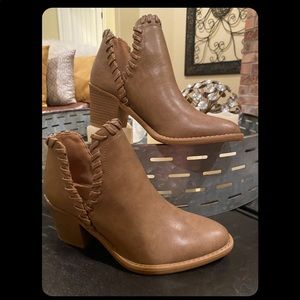 Qupid Taupe Crinkle Booties